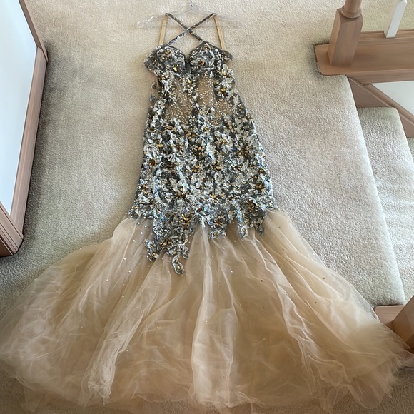 JOVANI FITTED EMBELLISHED EVENING GOWN - Picture 10 of 11